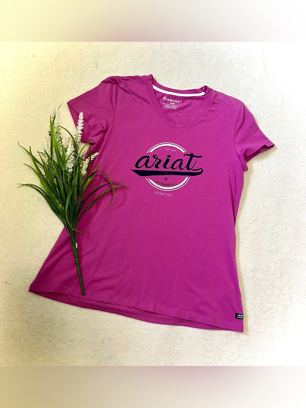 Ariat NWT Meadow Mauve Authentic Logo SS T-Shirt - Medium